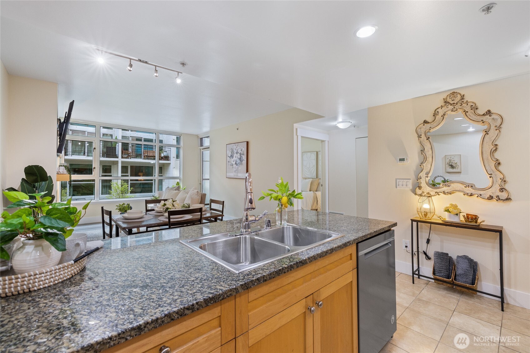 1420 Terry Ave Unit: 607