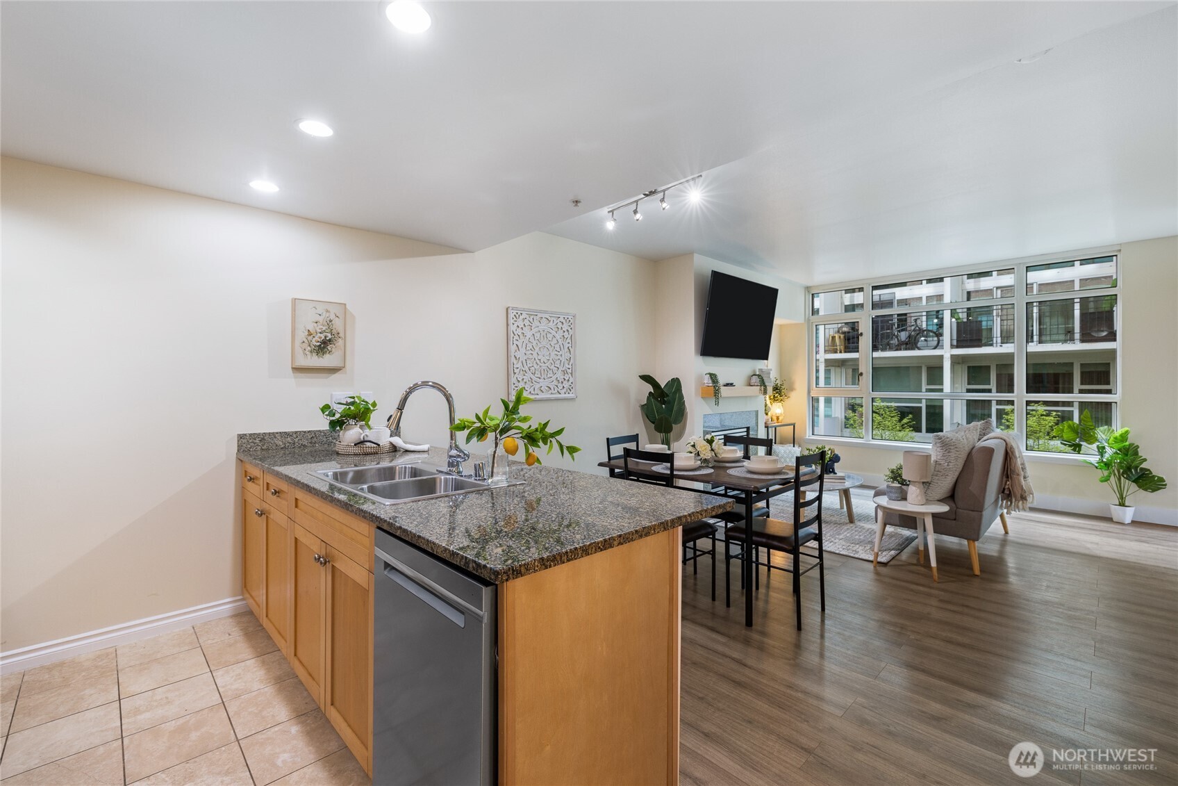 1420 Terry Ave Unit: 607