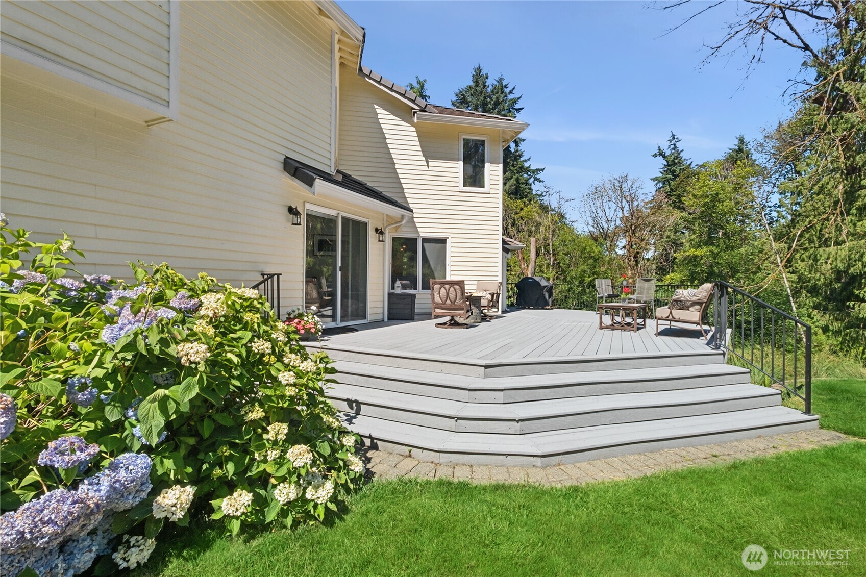 932 16th Avenue Ct SE