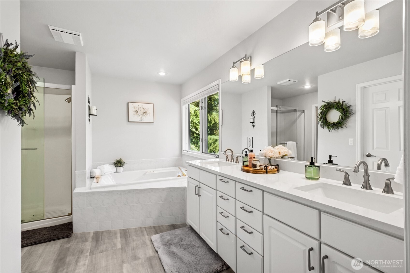 932 16th Avenue Ct SE