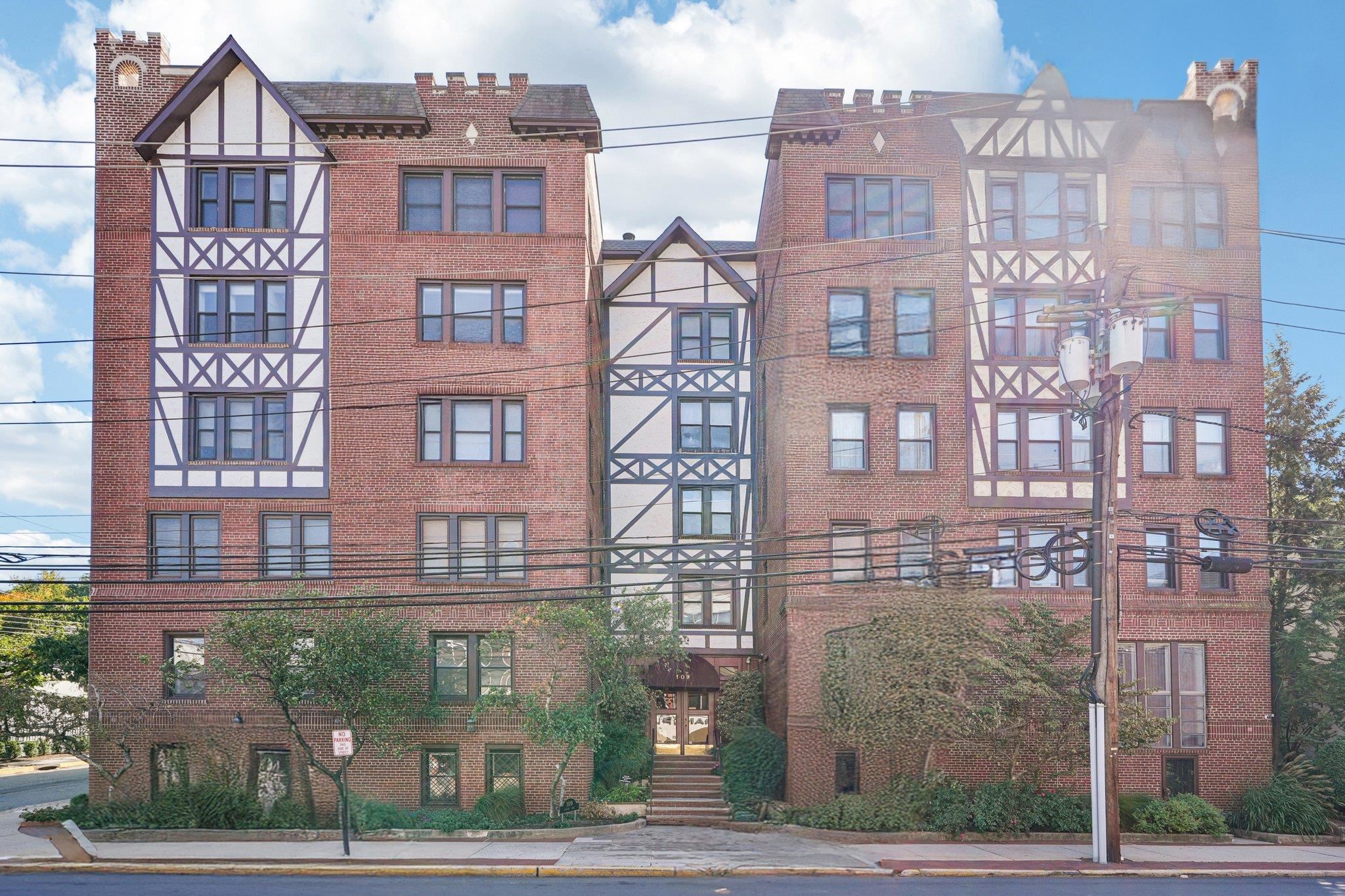 109 GRAND AVE Unit: 4A