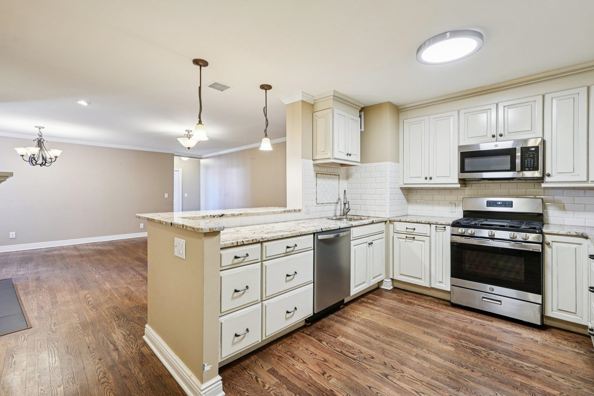 109 GRAND AVE Unit: 4A