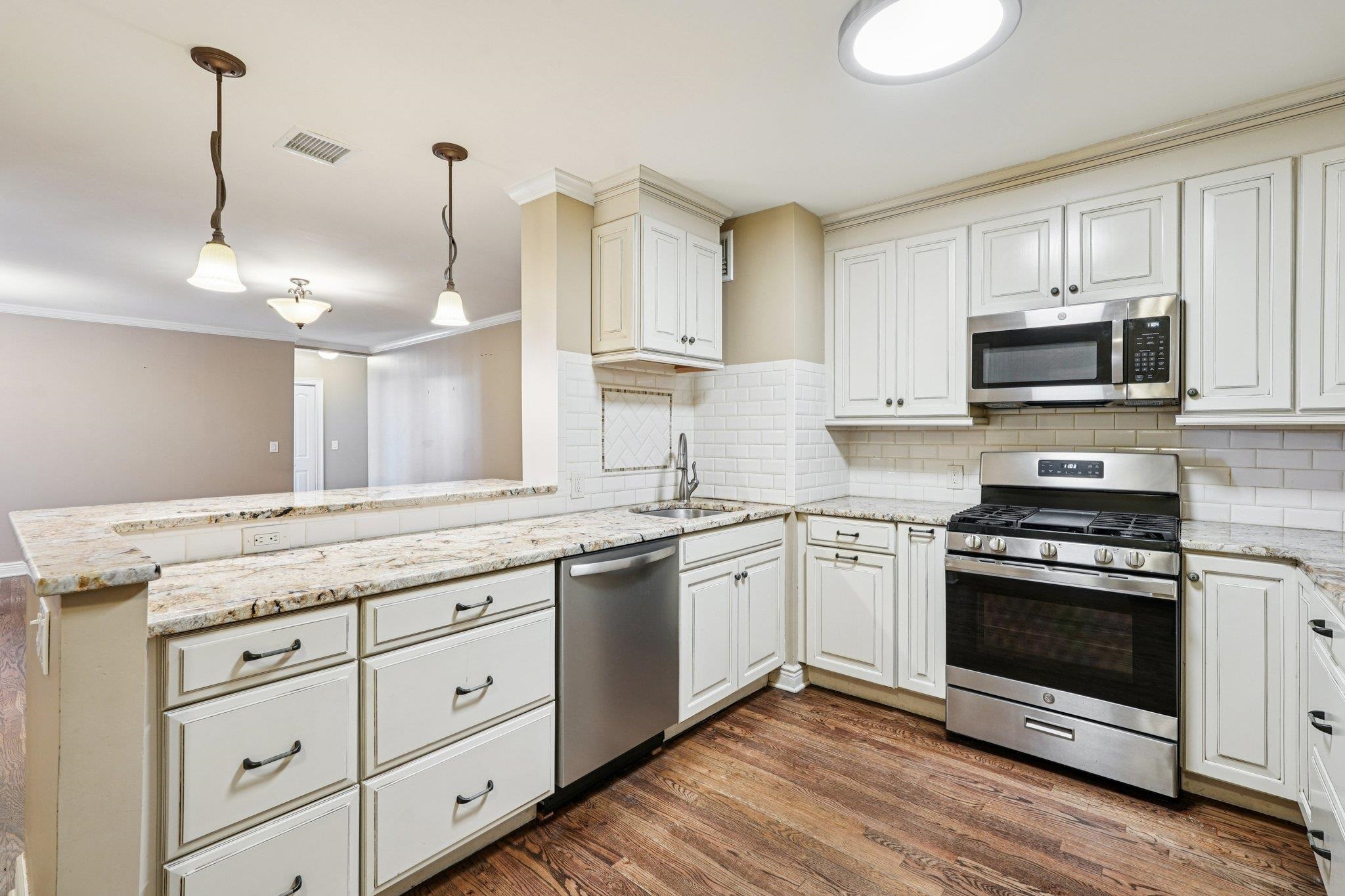 109 GRAND AVE Unit: 4A