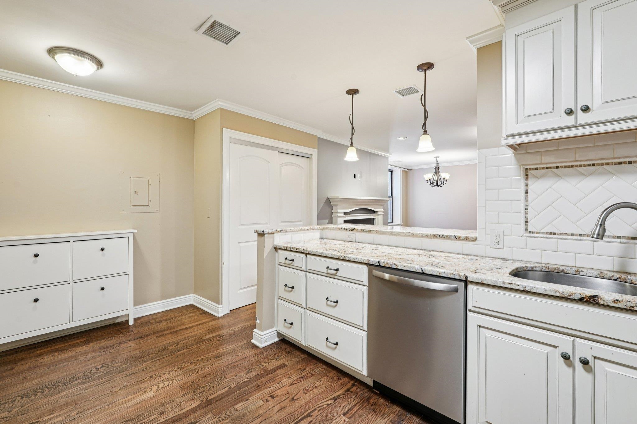 109 GRAND AVE Unit: 4A