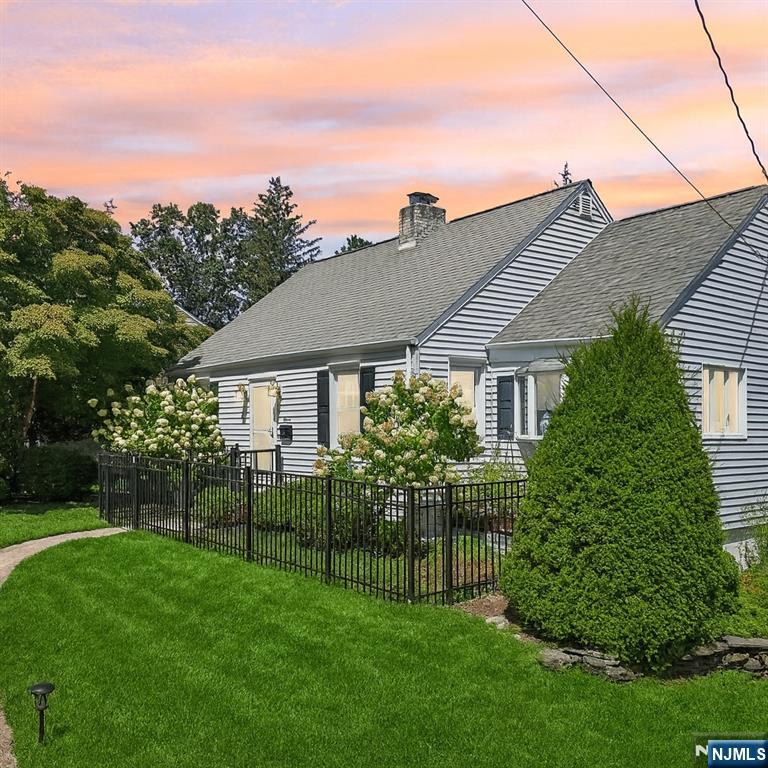 11 Lee Avenue