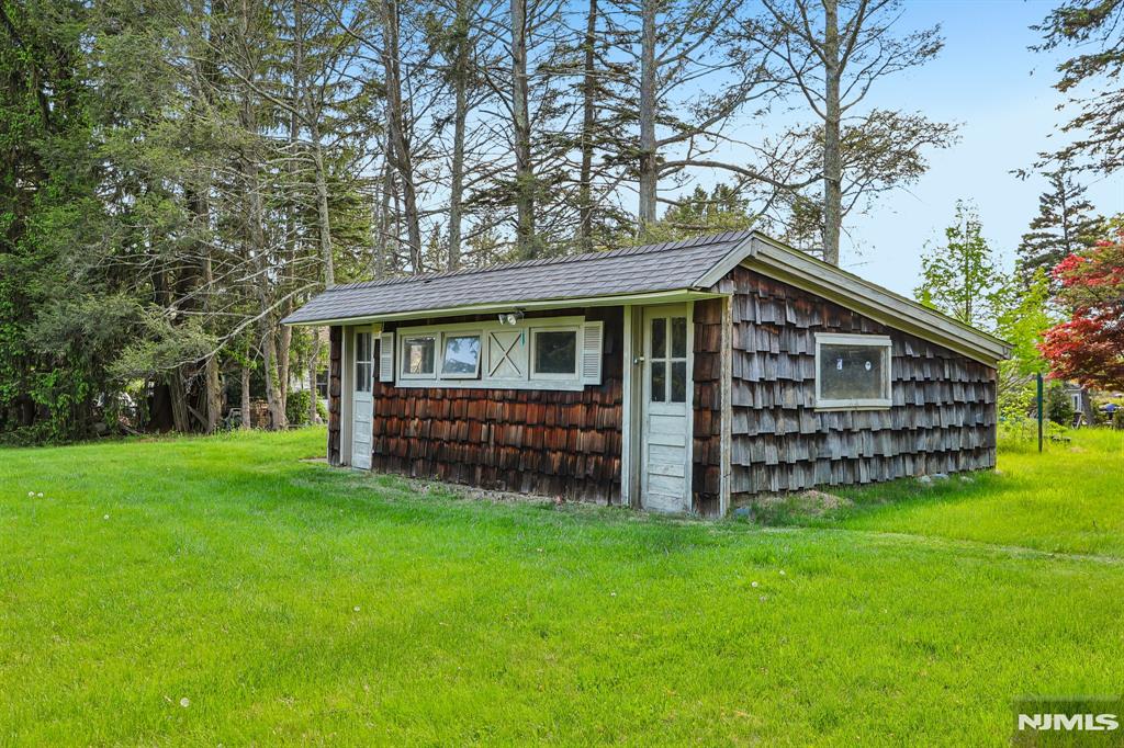 37 Nilsen Avenue