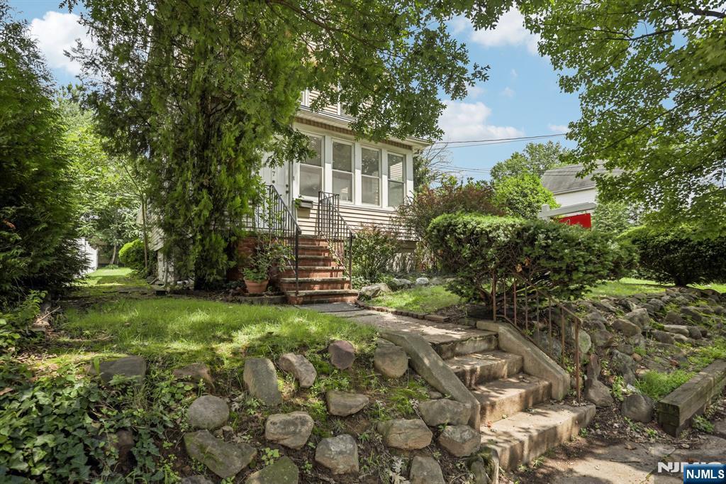 147 Phelps Avenue