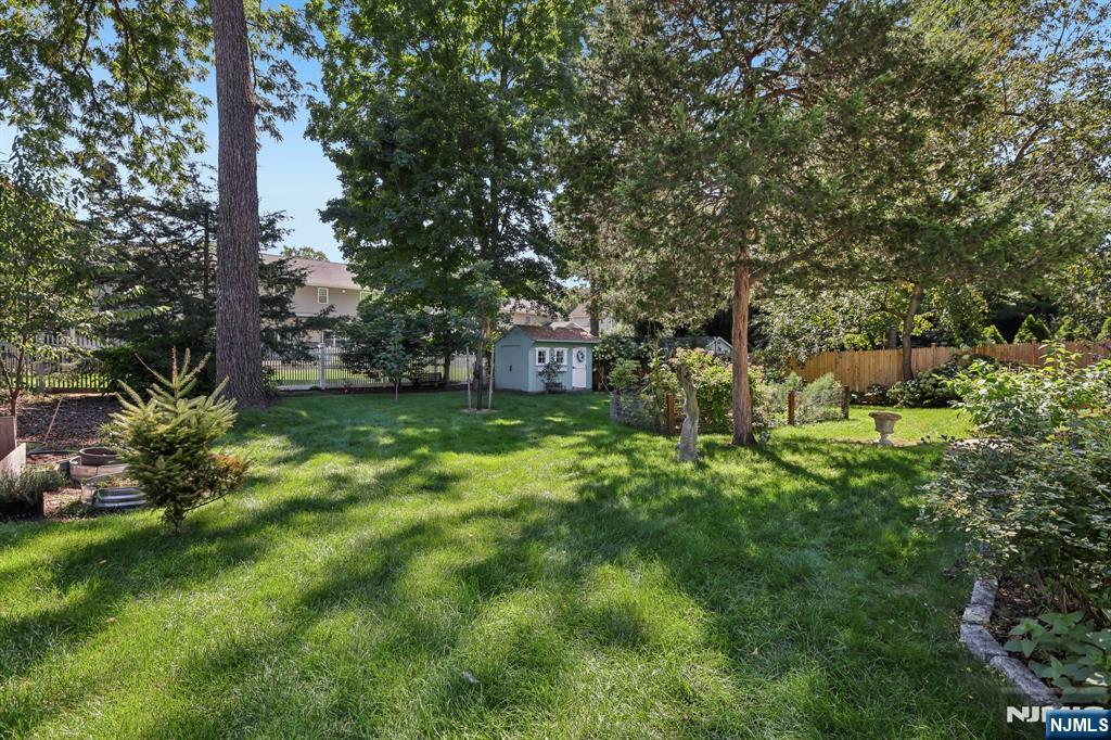 984 Crystal Lake Terrace