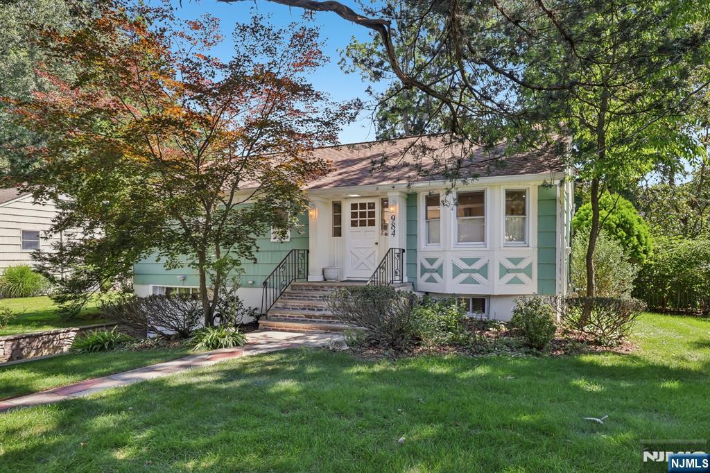 984 Crystal Lake Terrace