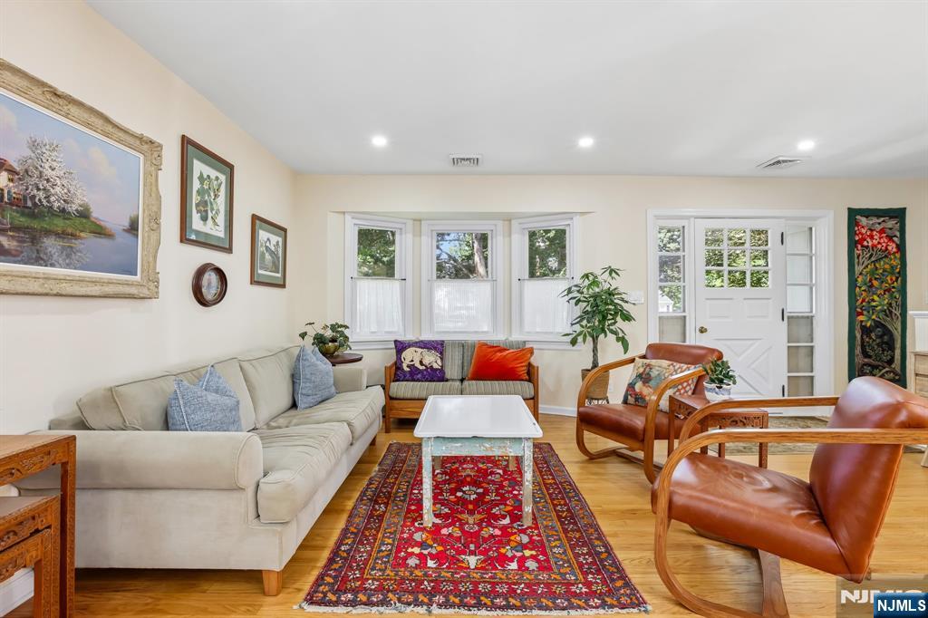 984 Crystal Lake Terrace