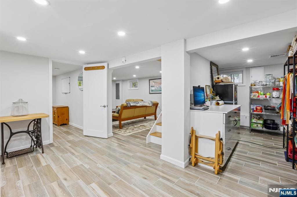 984 Crystal Lake Terrace
