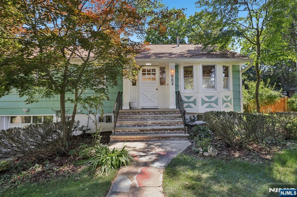 984 Crystal Lake Terrace
