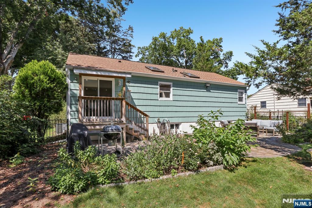 984 Crystal Lake Terrace