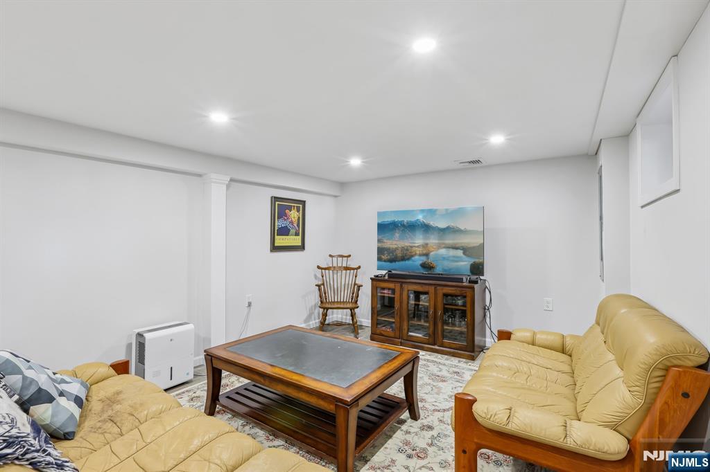 984 Crystal Lake Terrace