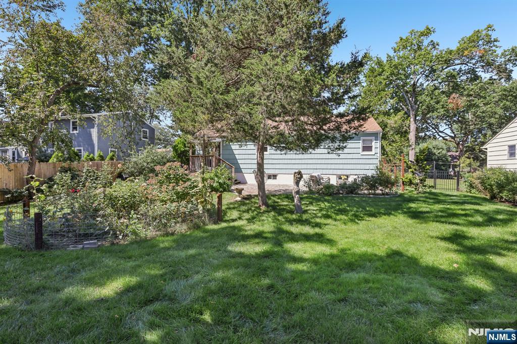 984 Crystal Lake Terrace