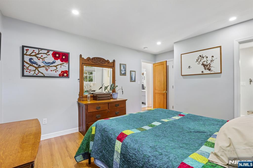 984 Crystal Lake Terrace