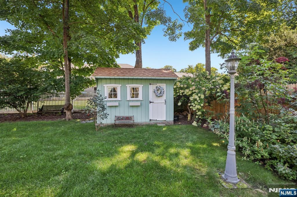 984 Crystal Lake Terrace