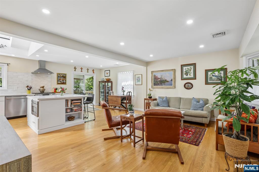 984 Crystal Lake Terrace