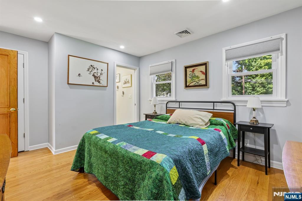 984 Crystal Lake Terrace