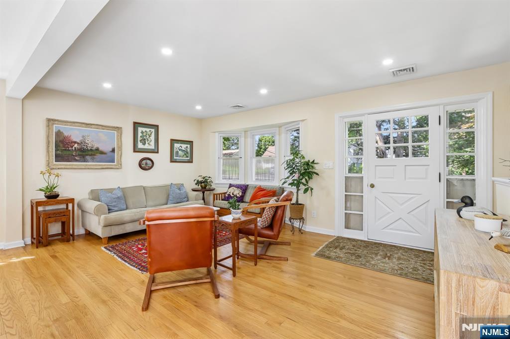 984 Crystal Lake Terrace