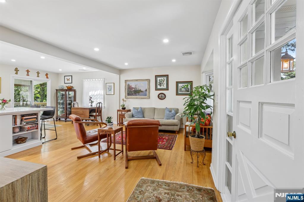 984 Crystal Lake Terrace