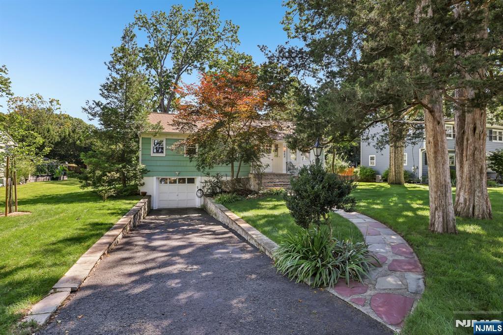 984 Crystal Lake Terrace