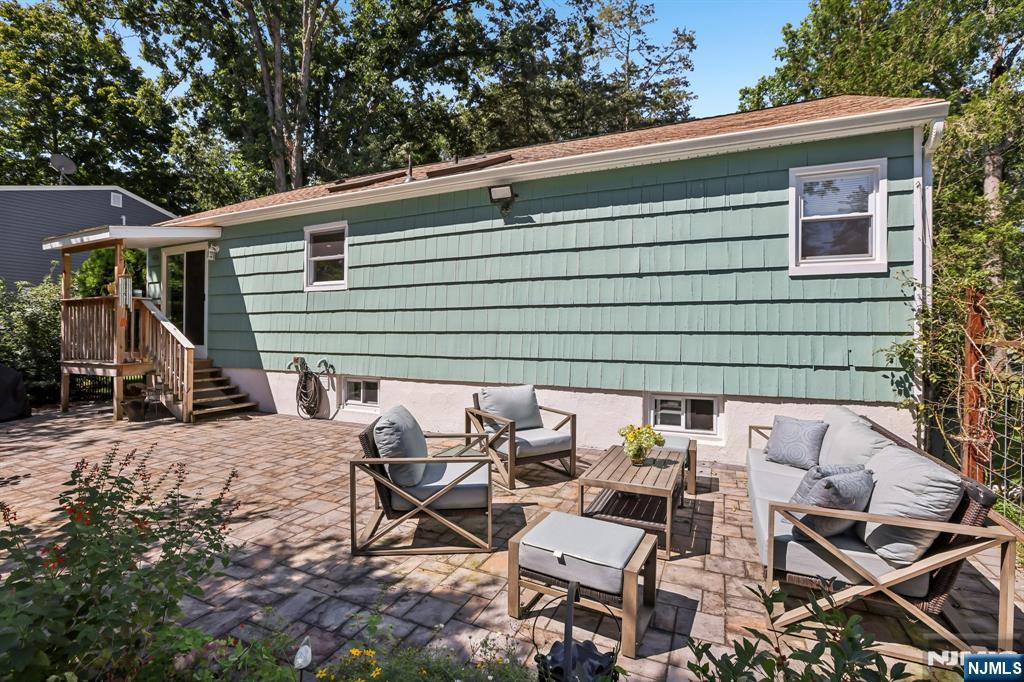 984 Crystal Lake Terrace