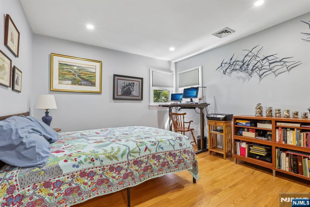 984 Crystal Lake Terrace