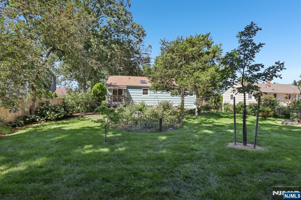 984 Crystal Lake Terrace
