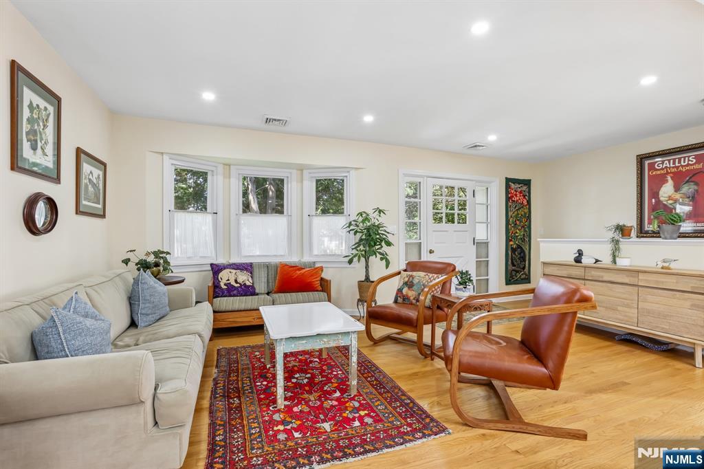 984 Crystal Lake Terrace