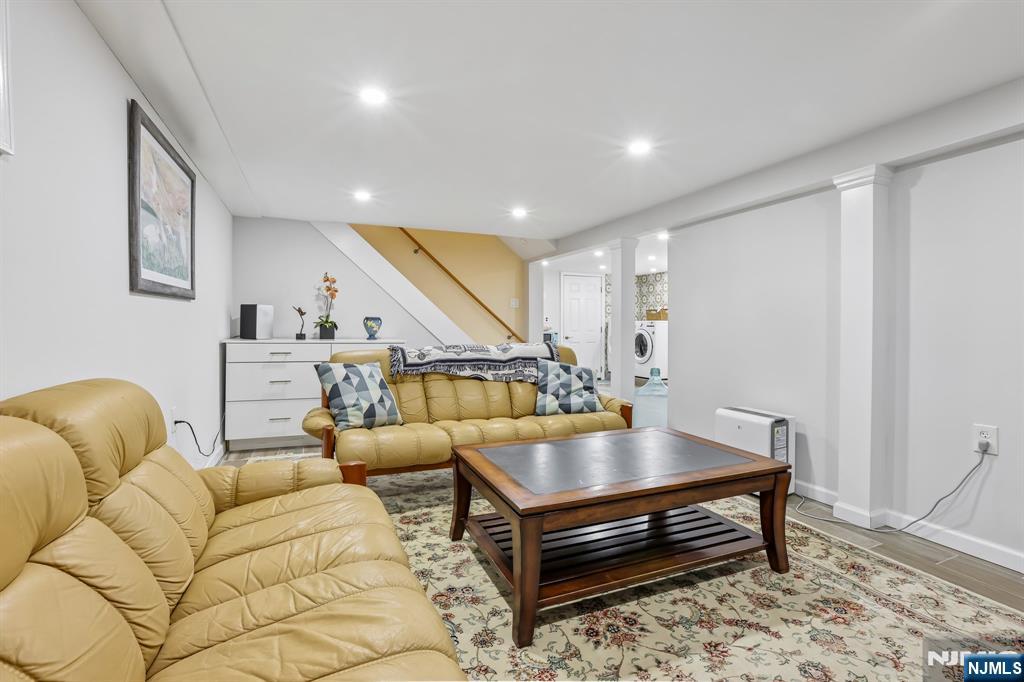 984 Crystal Lake Terrace
