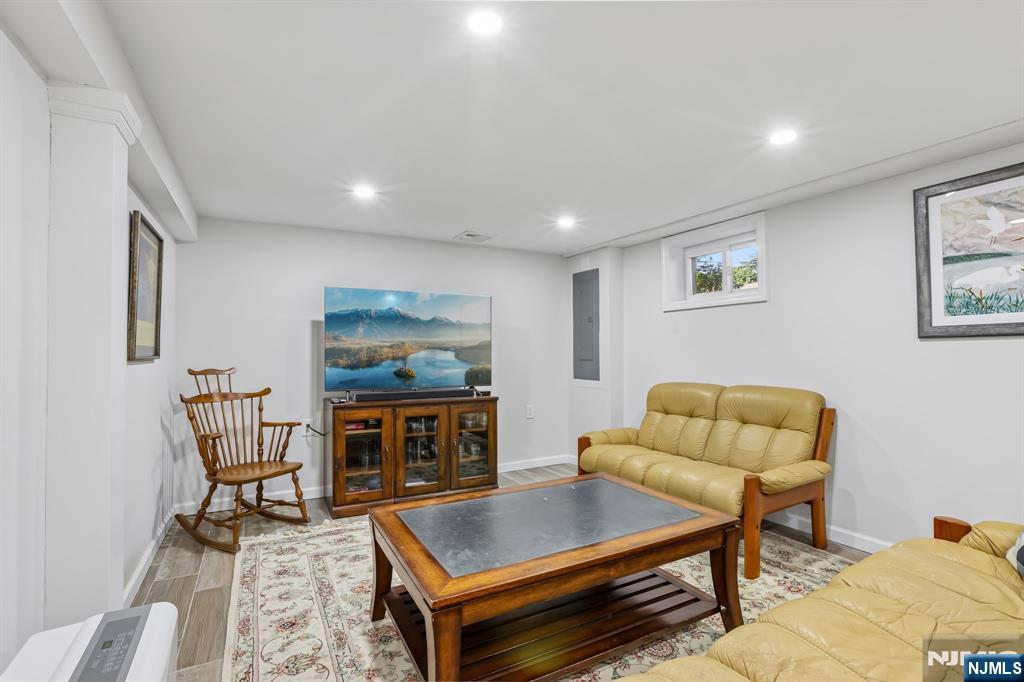 984 Crystal Lake Terrace