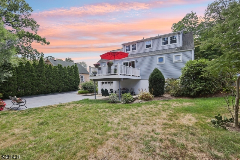 11 Lee Ave