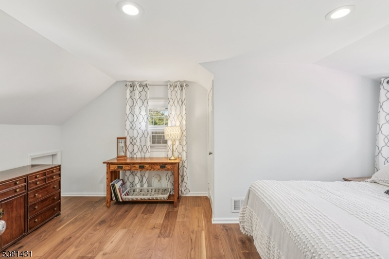 11 Lee Ave