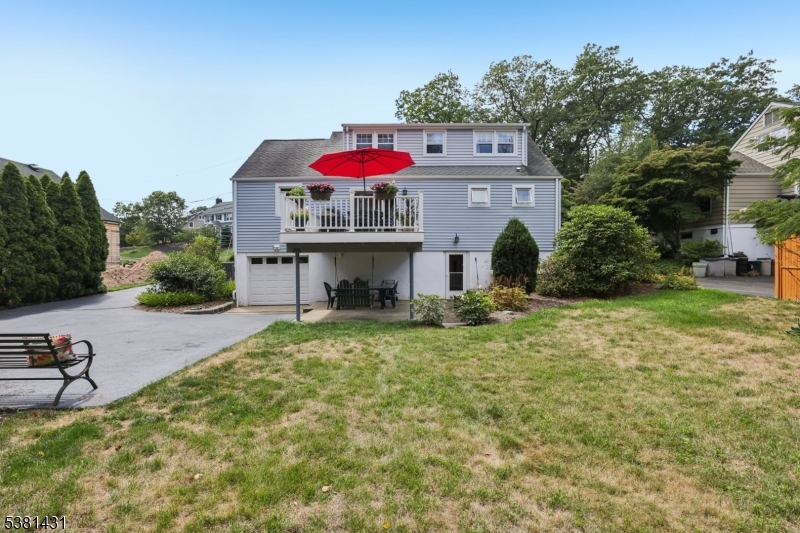 11 Lee Ave