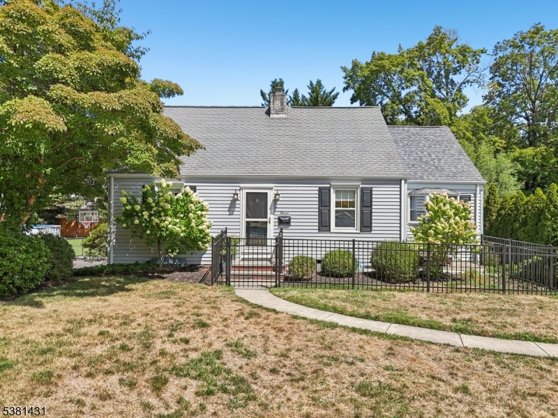 11 Lee Ave