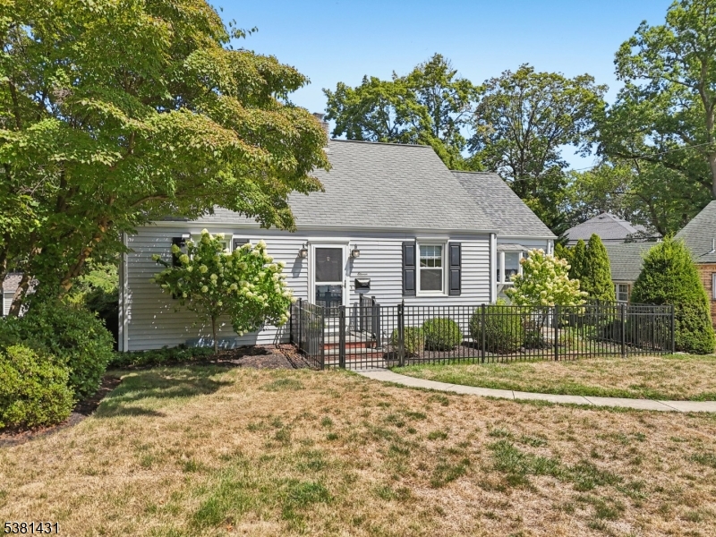 11 Lee Ave