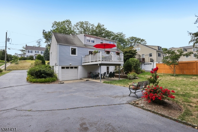 11 Lee Ave