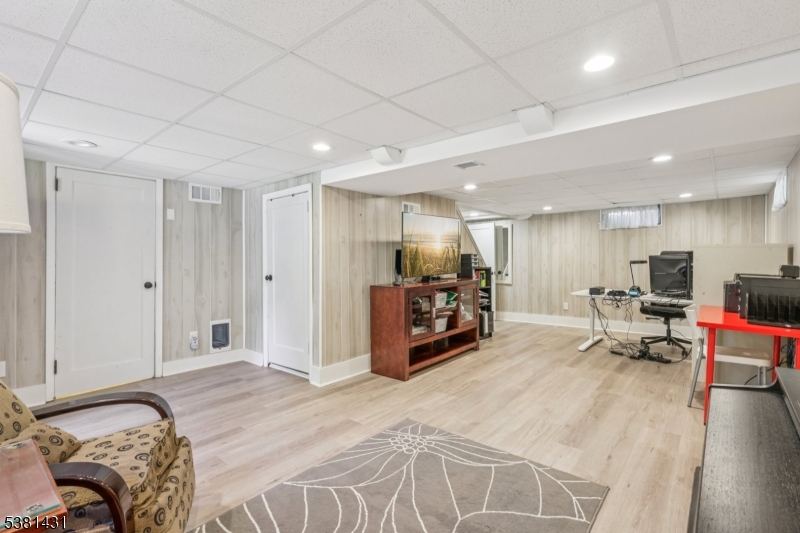 11 Lee Ave