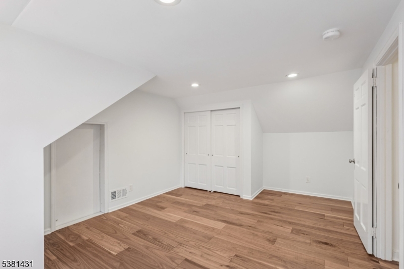 11 Lee Ave