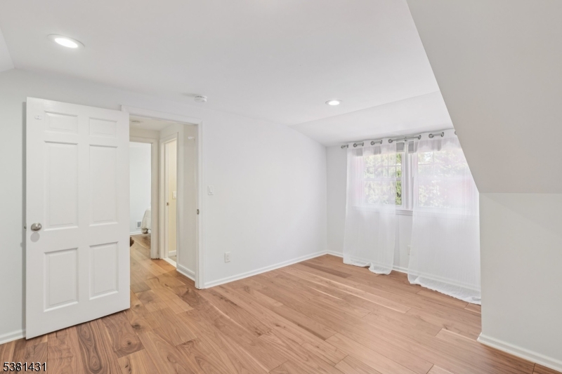 11 Lee Ave