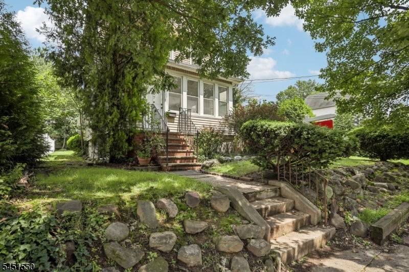 147 Phelps Ave 2