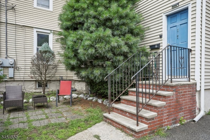 147 Phelps Ave 2