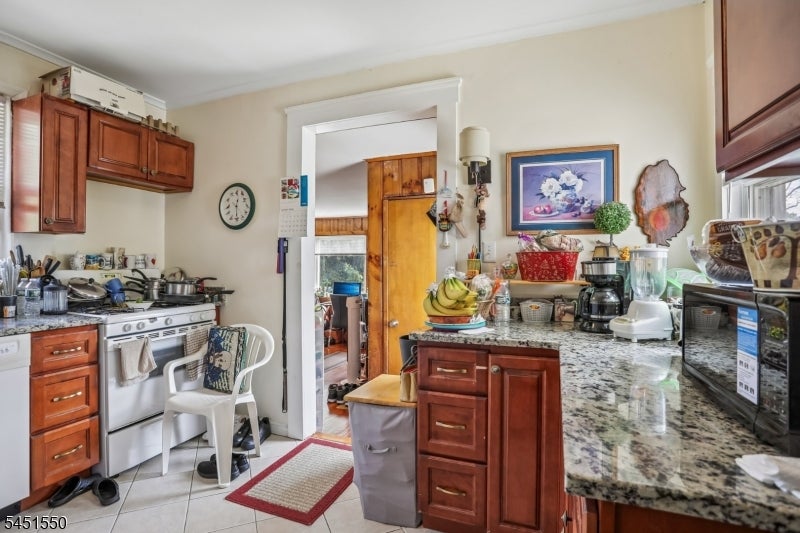 147 Phelps Ave 2