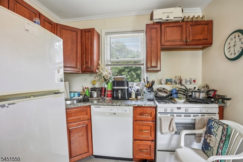 147 Phelps Ave 2