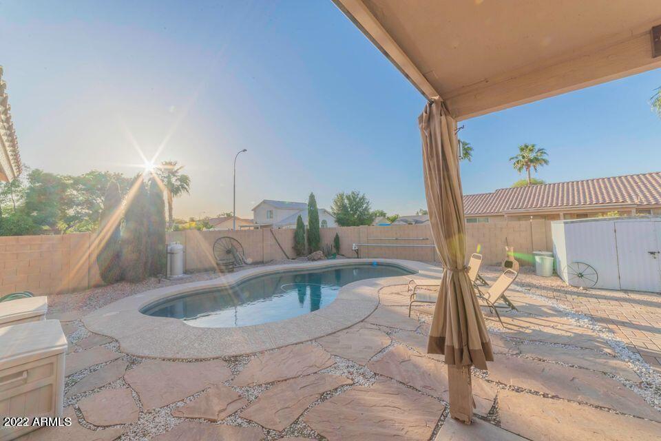 2454 E LONGHORN Place