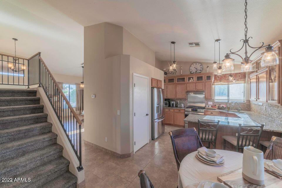 2454 E LONGHORN Place