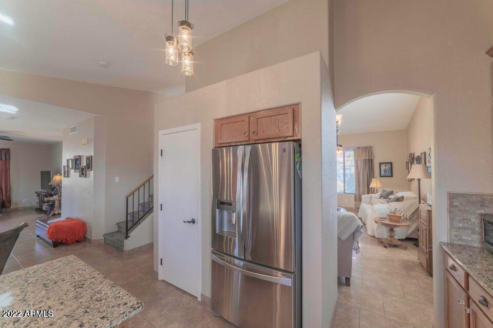 2454 E LONGHORN Place