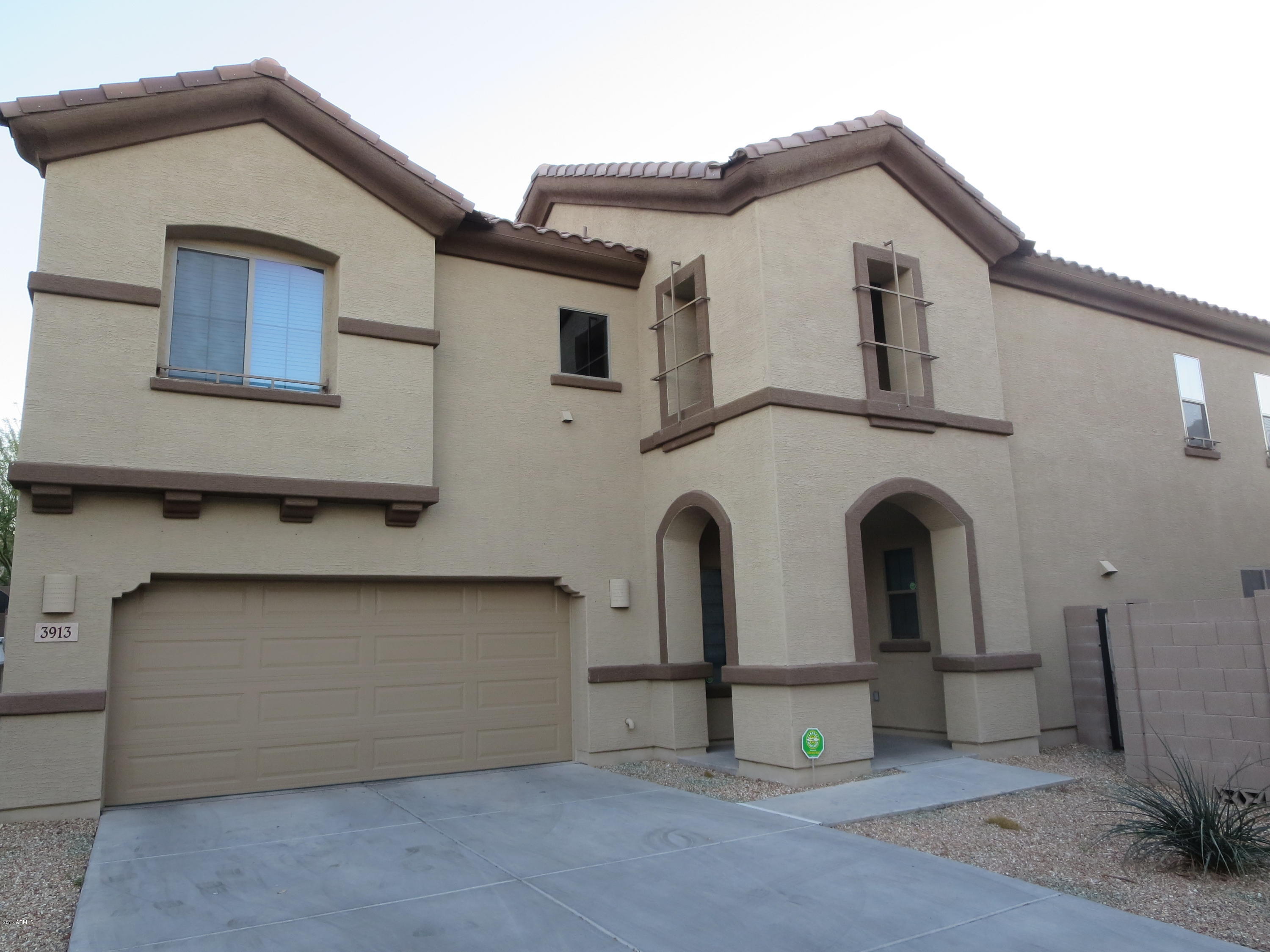 3913 E SOPHIE Lane