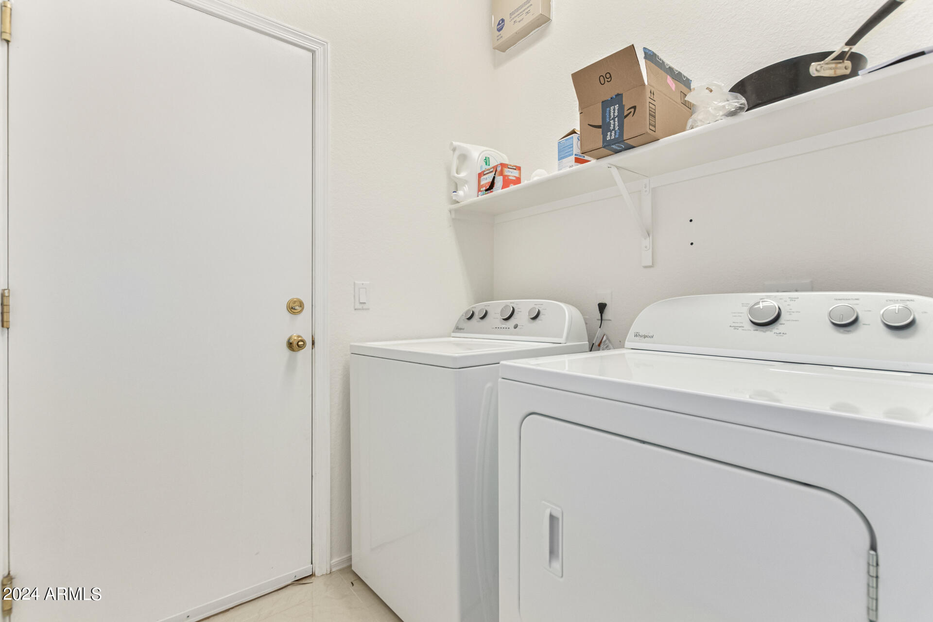 909 W TREMAINE Avenue